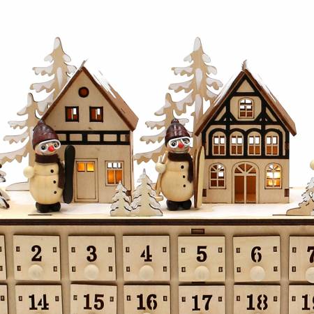 Holzkunst Adventskalender 'Winterstadt' mit Schneemann Figuren