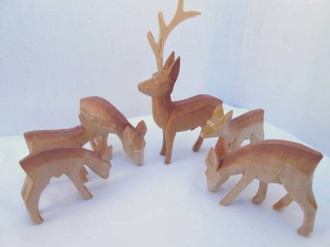 miniaturen hirsch geschnitz mit Rehen