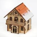 fachwerkaus miniatur mit balkon verschneten Dach rote dachziegel bemalt